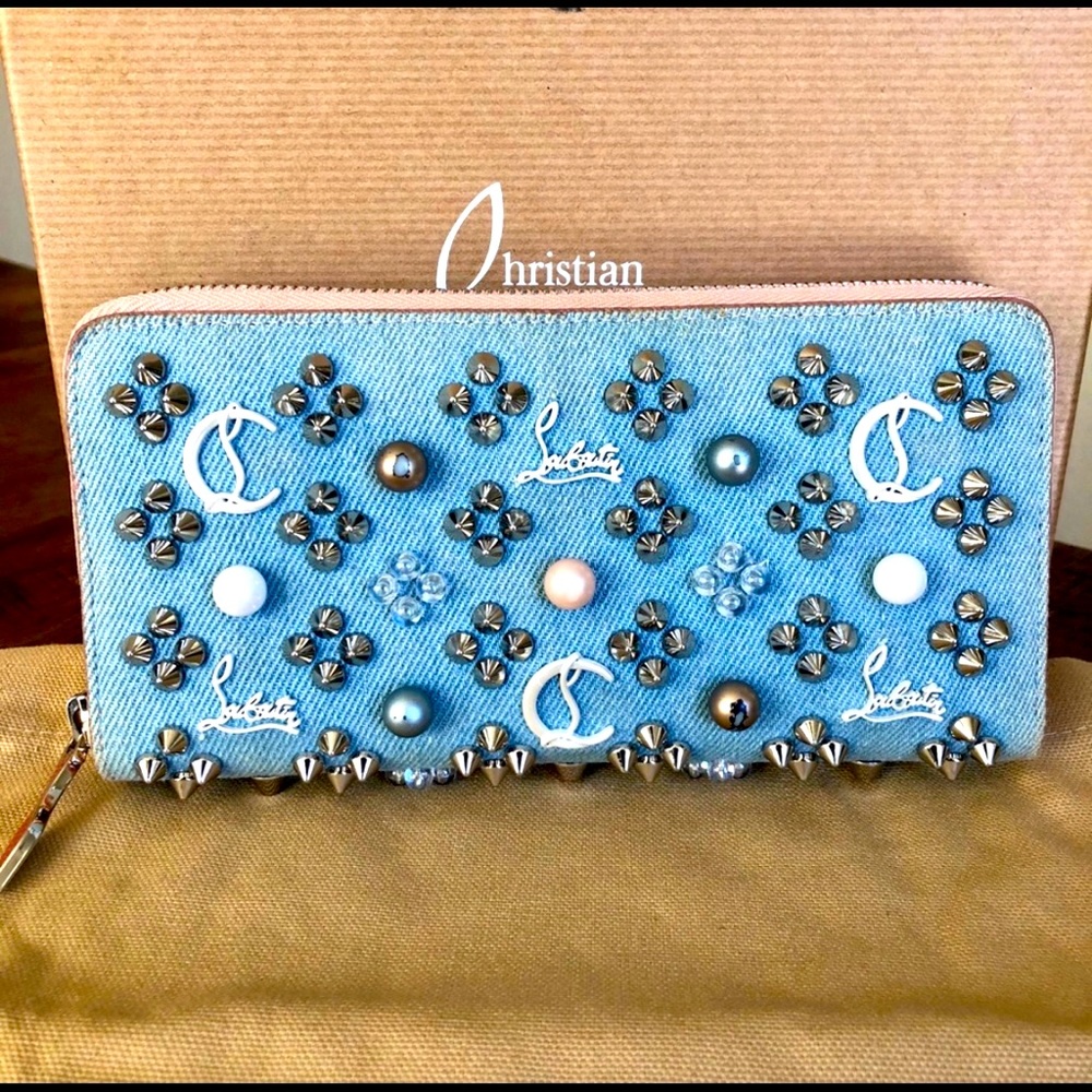 ♥️🍰🥂Christian Louboutin large zippy wallet🥂🍰♥️